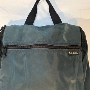 L.L. Bean unisex green toiletry hanging travel bag